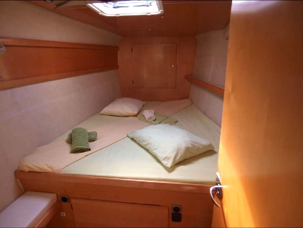Forward starboard cabin