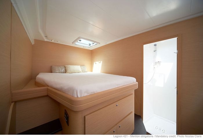 Forward starboard cabin