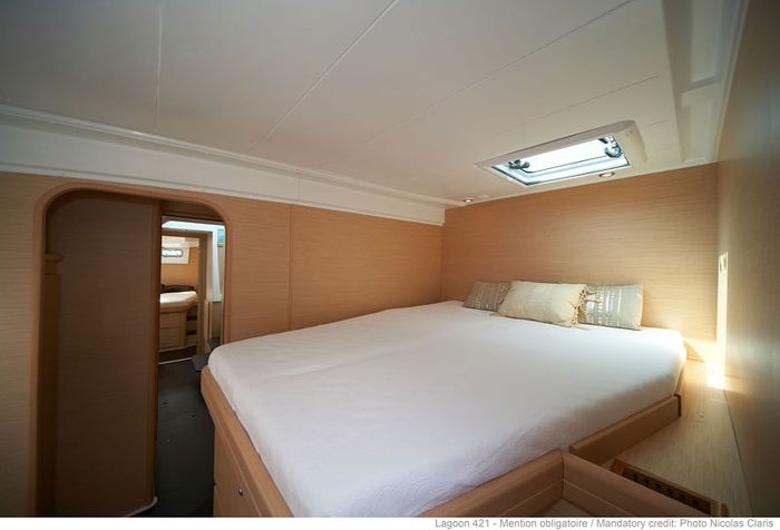 Forward starboard cabin
