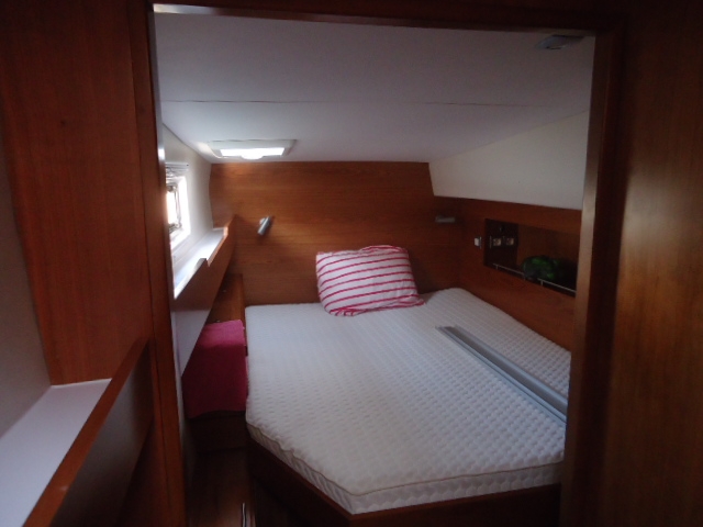 Aft starboard cabin
