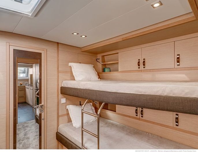Middle port cabin