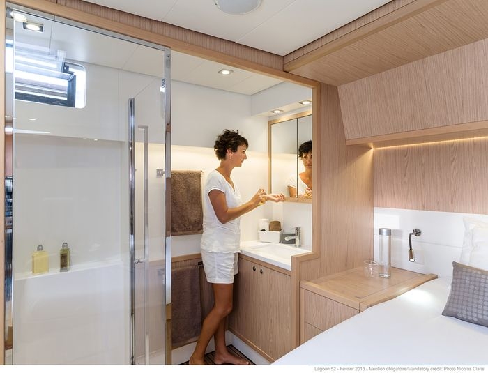 Aft starboard cabin bathroom