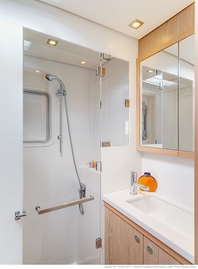 Forward portside cabin bathroom