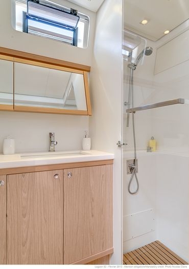 Aft portside cabin bathroom