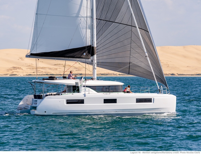 https://www.worldwideyachtbroker.com/uploads/1344/exterieur_5c331c8deab50.jpg