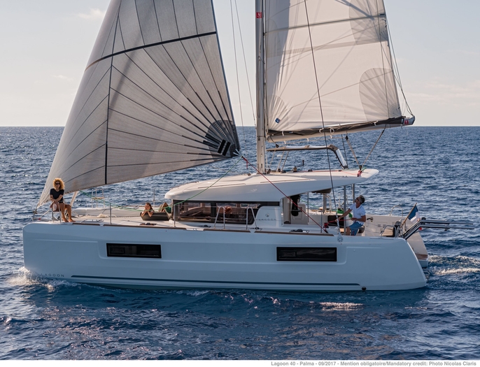 https://www.worldwideyachtbroker.com/uploads/1345/exterieur_5c33607b16950.jpg