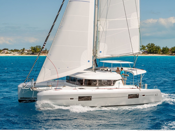https://www.worldwideyachtbroker.com/uploads/1346/exterieur_5c337388a66b2.jpg