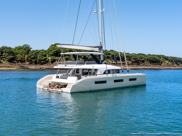 https://www.worldwideyachtbroker.com/uploads/1401/exterieur_60142897dacd1.jpg