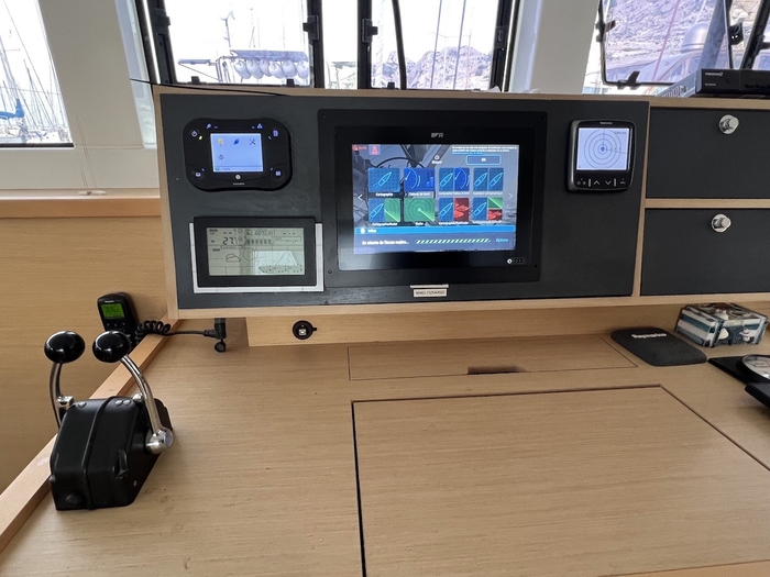 2014 Lagoon 52 catamaran Lagoon 25