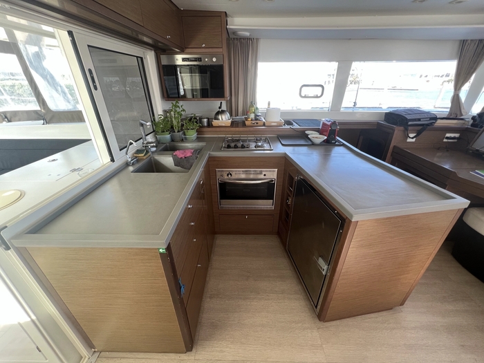 2019 Lagoon 450 catamaran Lagoon 43