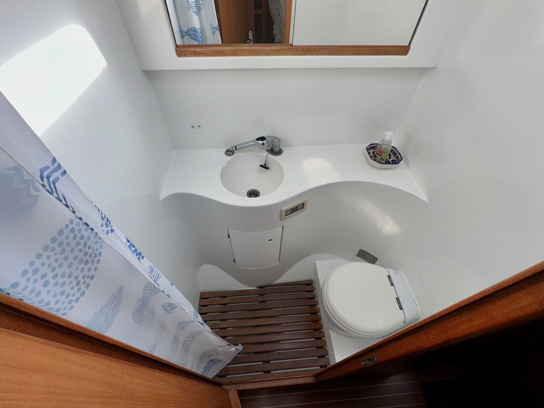 2000 Lagoon 570 catamaran Lagoon 10