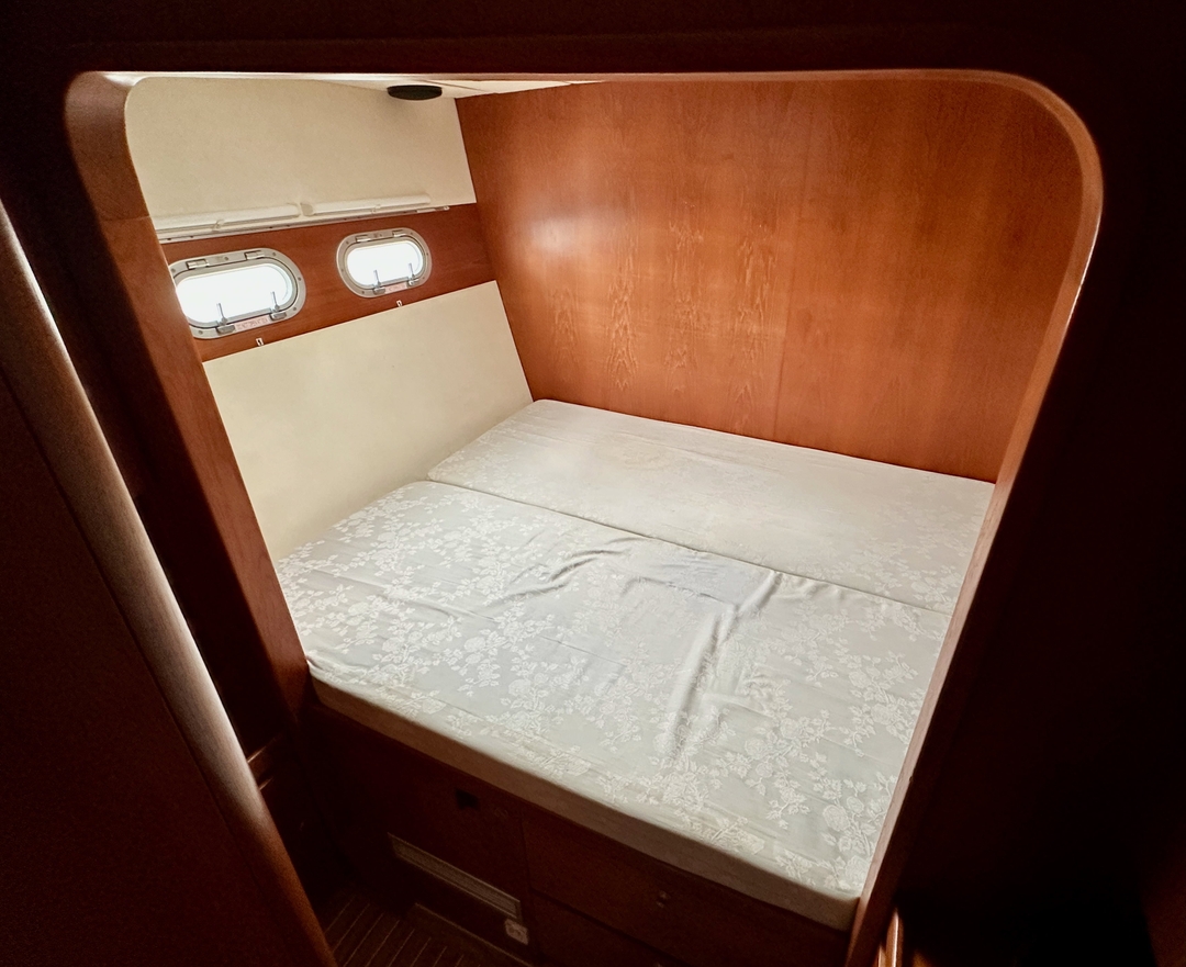 2000 Lagoon 570 catamaran Lagoon 11