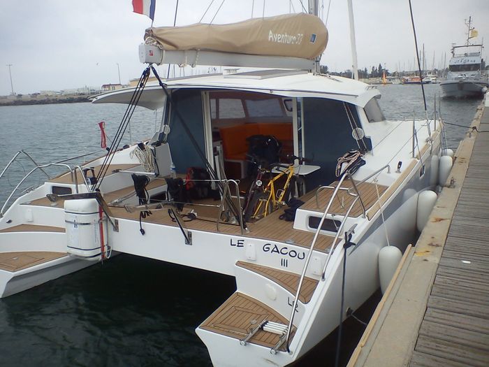 33 catamaran sailing